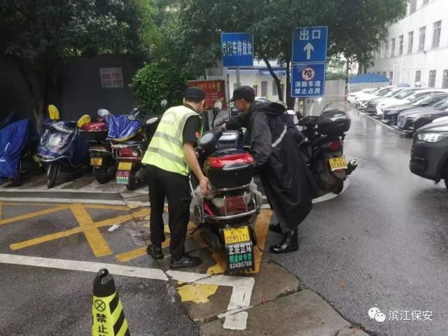 長沙濱江保安服務(wù)有限責(zé)任公司,長沙安保服務(wù),長沙保安,保鏢特衛(wèi)服務(wù),護衛(wèi)