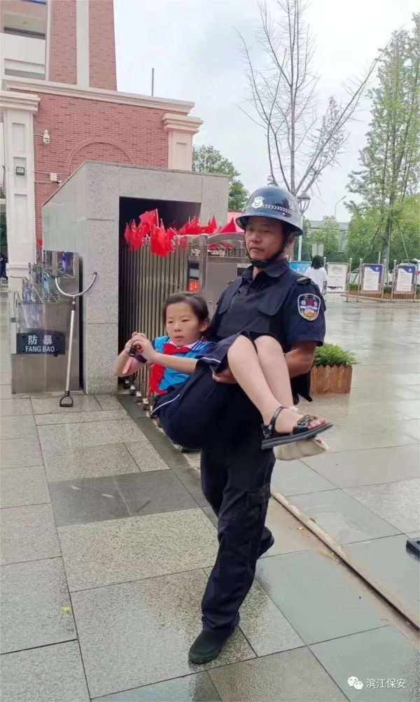 長沙濱江保安服務(wù)有限責(zé)任公司,長沙安保服務(wù),長沙保安,保鏢特衛(wèi)服務(wù),護(hù)衛(wèi) 長沙濱江保安服務(wù)有限責(zé)任公司,長沙安保服務(wù),長沙保安,保鏢特衛(wèi)服務(wù),護(hù)衛(wèi)