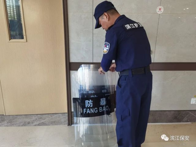 長沙濱江保安服務(wù)有限責(zé)任公司,長沙安保服務(wù),長沙保安,保鏢特衛(wèi)服務(wù),護(hù)衛(wèi)