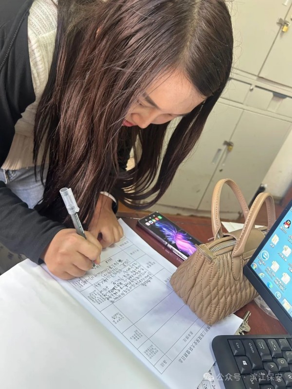 長(zhǎng)沙濱江保安服務(wù)有限責(zé)任公司,長(zhǎng)沙安保服務(wù),長(zhǎng)沙保安,保鏢特衛(wèi)服務(wù),護(hù)衛(wèi)