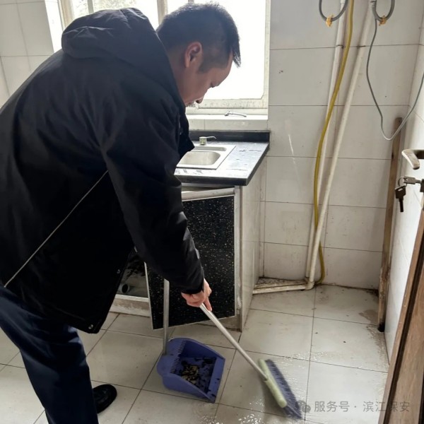 長沙濱江保安服務(wù)有限責(zé)任公司,長沙安保服務(wù),長沙保安,保鏢特衛(wèi)服務(wù),護(hù)衛(wèi)