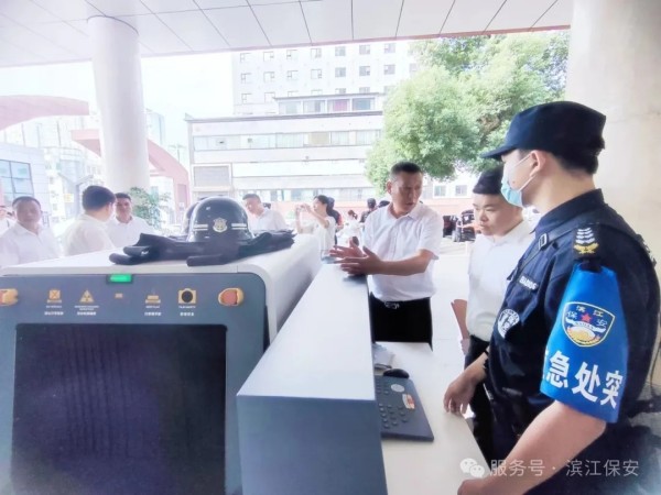 長沙濱江保安服務(wù)有限責(zé)任公司,長沙安保服務(wù),長沙保安,保鏢特衛(wèi)服務(wù),護(hù)衛(wèi)