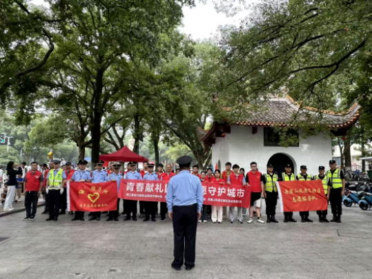 長(zhǎng)沙濱江保安服務(wù)有限責(zé)任公司,長(zhǎng)沙安保服務(wù),長(zhǎng)沙保安,保鏢特衛(wèi)服務(wù),護(hù)衛(wèi) 長(zhǎng)沙濱江保安服務(wù)有限責(zé)任公司,長(zhǎng)沙安保服務(wù),長(zhǎng)沙保安,保鏢特衛(wèi)服務(wù),護(hù)衛(wèi)