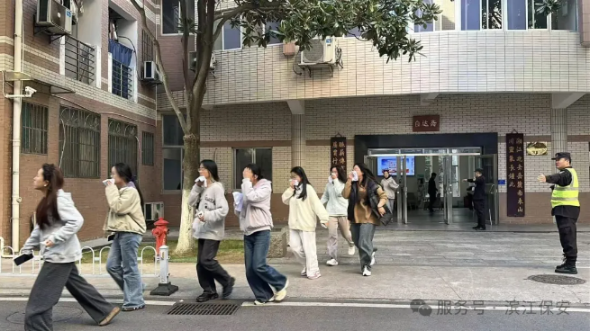 長沙濱江保安服務(wù)有限責(zé)任公司,長沙安保服務(wù),長沙保安,保鏢特衛(wèi)服務(wù),護(hù)衛(wèi) 長沙濱江保安服務(wù)有限責(zé)任公司,長沙安保服務(wù),長沙保安,保鏢特衛(wèi)服務(wù),護(hù)衛(wèi)